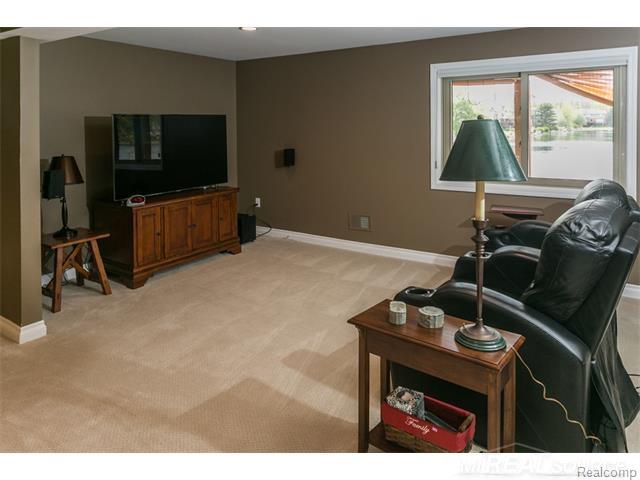 2248 South Shore Court Rochester Hills, MI 48307 - Photo 37 of 54