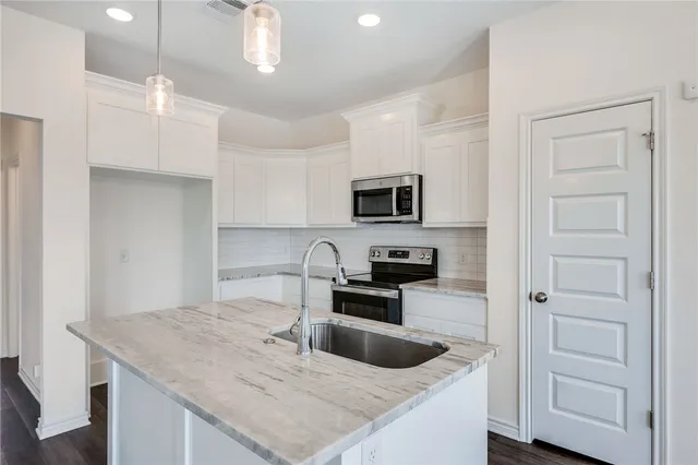 $279,000 | 2502 Lightfoot Lane, Bryan, TX 77803