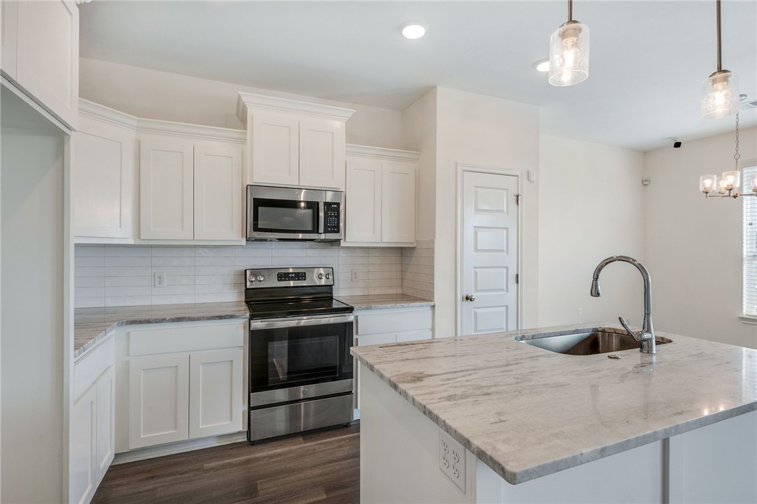 2502 Lightfoot Lane Bryan, TX 77803 - Photo 9 of 23