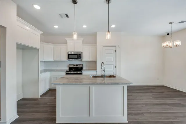 $279,000 | 2502 Lightfoot Lane, Bryan, TX 77803