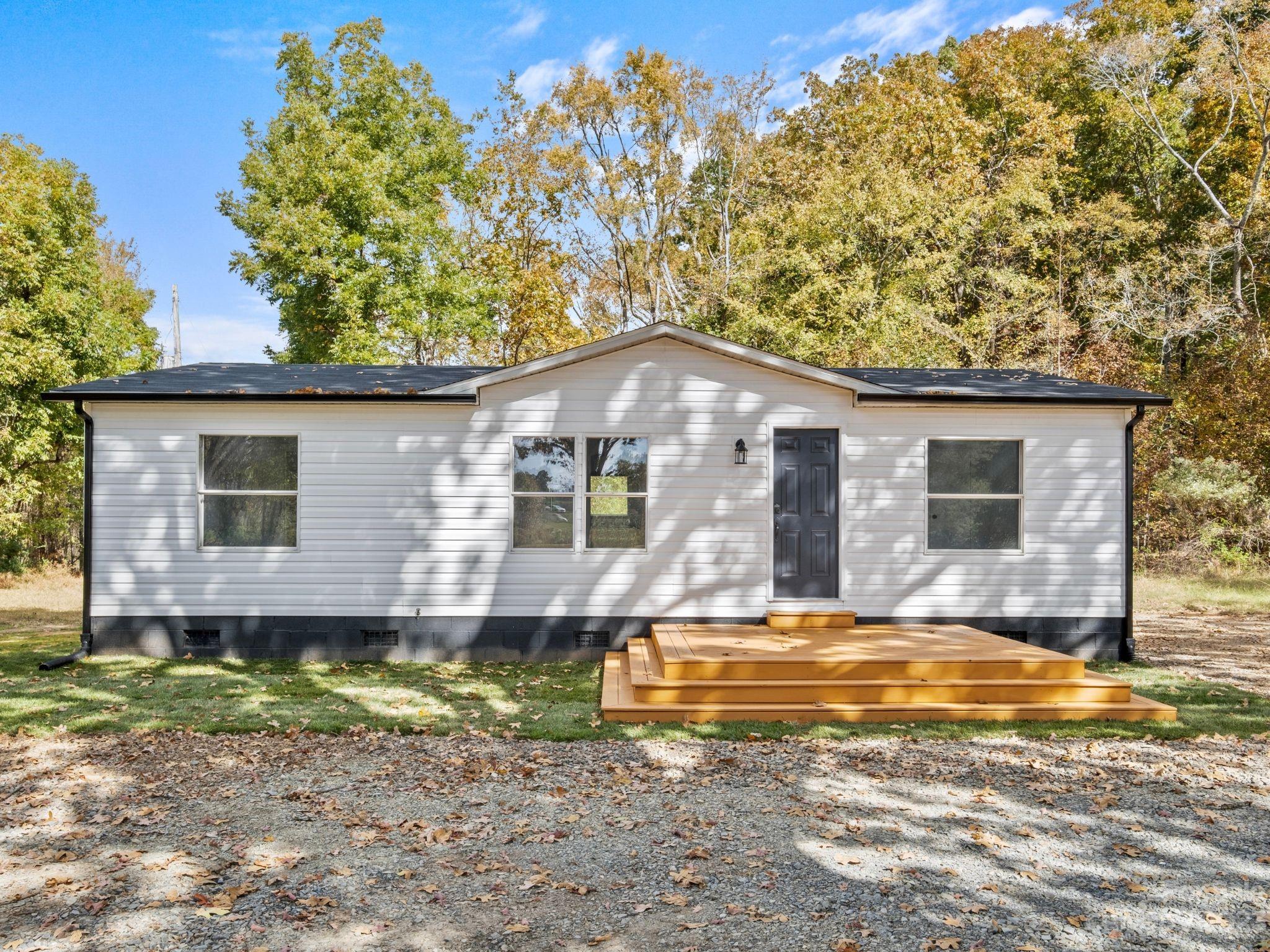 a view of a house with a backyard