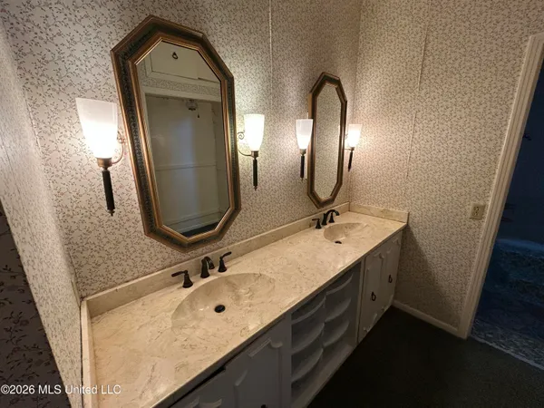 $200,000 | 1424 East Northside Drive, Jackson, MS 39211
