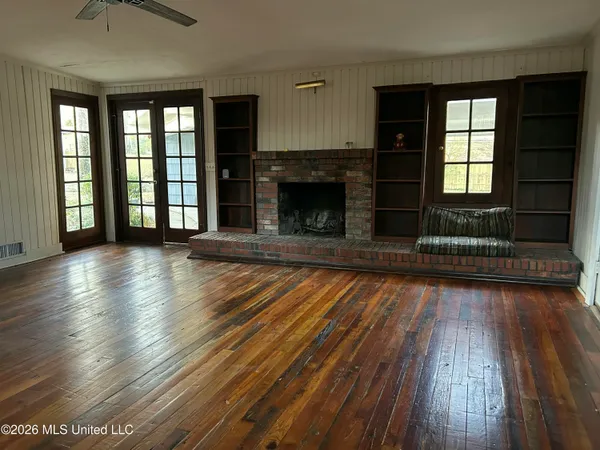 $200,000 | 1424 East Northside Drive, Jackson, MS 39211