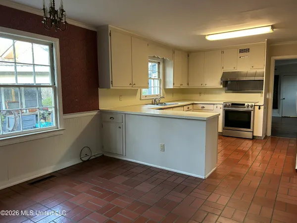 $200,000 | 1424 East Northside Drive, Jackson, MS 39211