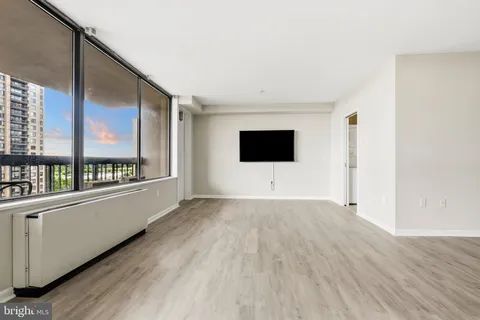$289,900 | 3701 South George Mason Drive, Unit 916N, Falls Church, VA 22041