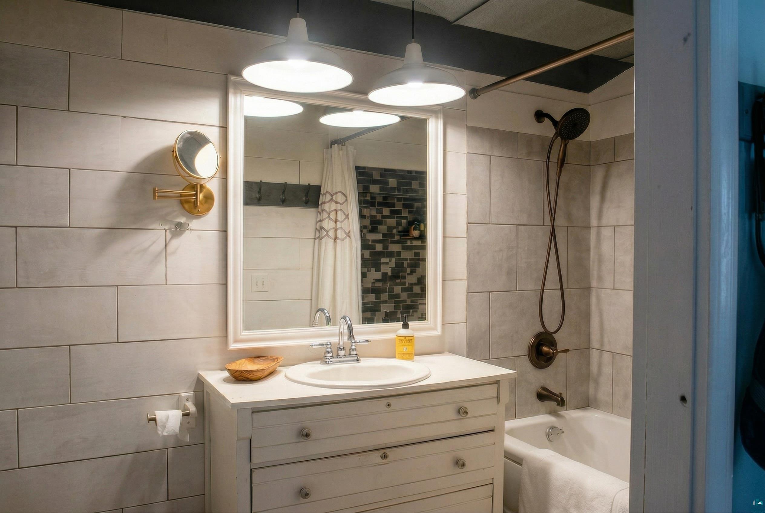 4107 B Lake Park Road Ashland, WI 54806 - Photo 7 of 15 Full bathroom featuring vanity and shower / bathtub combination with curtain