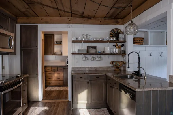 $649,000 | 4107 B Lake Park Road, Ashland, WI 54806