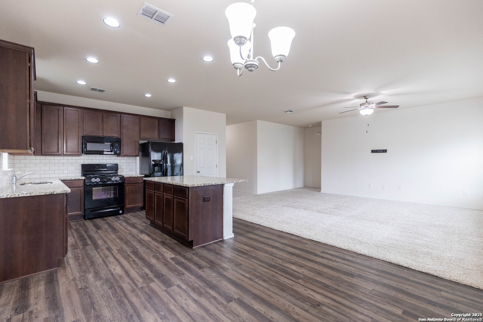 2614 Pismo Beach Road Converse, TX 78109 - Photo 5 of 28 Gallery Image 5