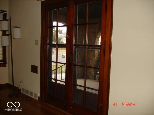 $1,095 | 5221 East 10th Street, Indianapolis, IN 46219