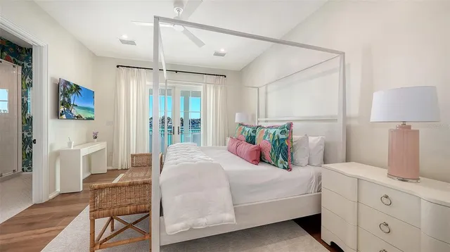 $13,750,000 | 70 Lighthouse Point Drive, Longboat Key, FL 34228