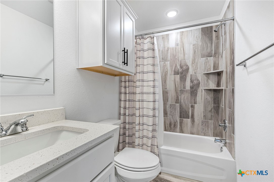 5221 Leaning Tree Temple, TX 76502 - Photo 26 of 37 Upstairs Bathroom