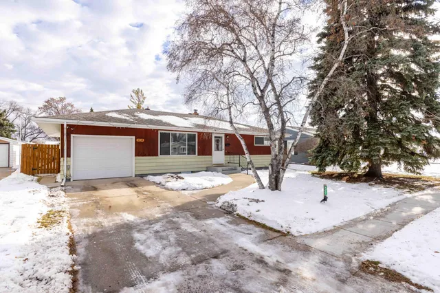 $260,000 | 1834 14 1/2 Street South, Fargo, ND 58103