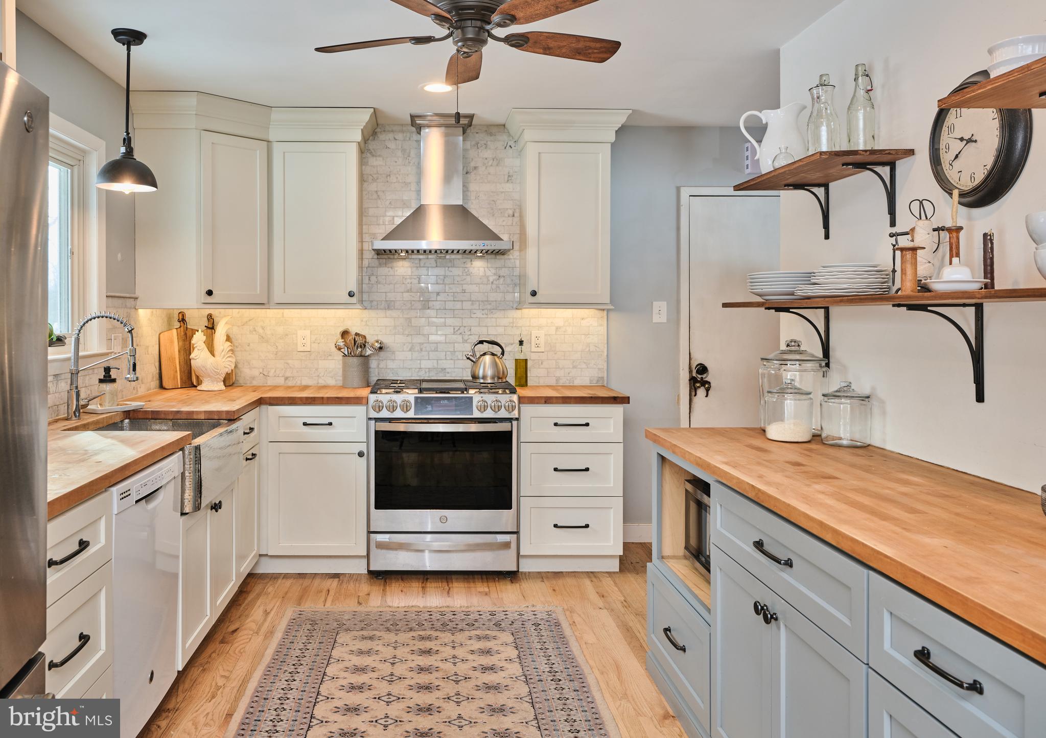 6374 Saw Mill Road Lumberville, PA 18933 - Photo 4 of 32