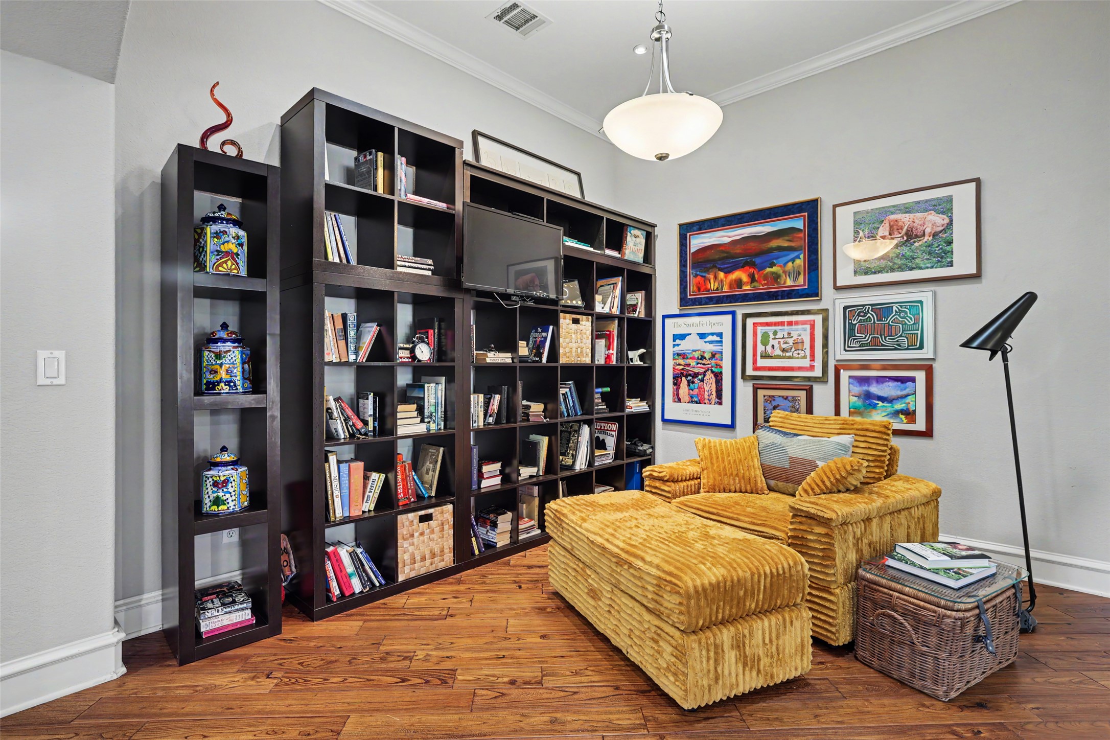 805 Boquilla Trail Georgetown, TX 78633 - Photo 5 of 40 a living room with large lots of furniture and book shelf