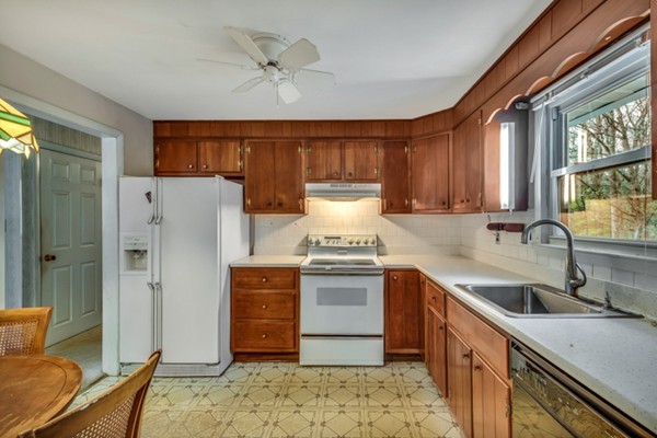 12 George Road Maynard, MA 01754 - Photo 4 of 14 Gallery Image 4