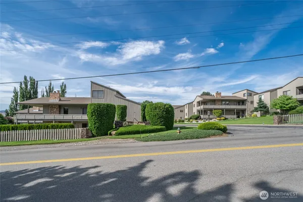 $400,000 | 225 19th Street Northeast, Unit 31, East Wenatchee, WA 98802