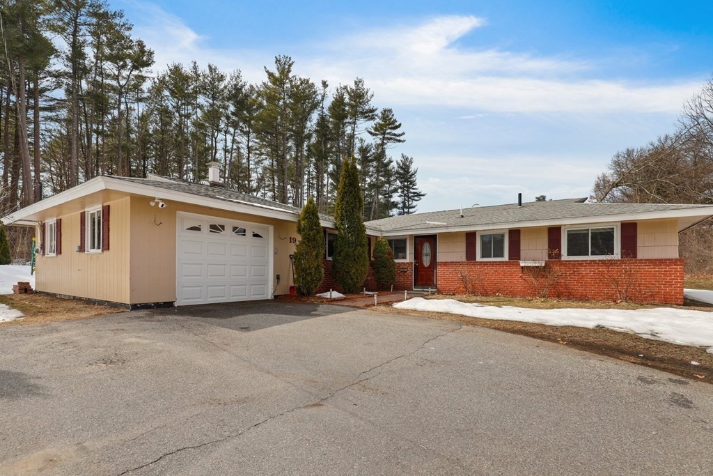 19 Jessie Road Chelmsford, MA 01824 - Photo 3 of 37 Gallery Image 3