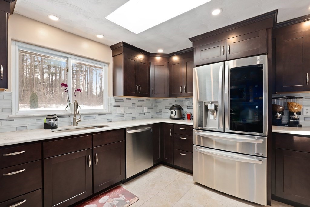 19 Jessie Road Chelmsford, MA 01824 - Photo 7 of 37 Gallery Image 7