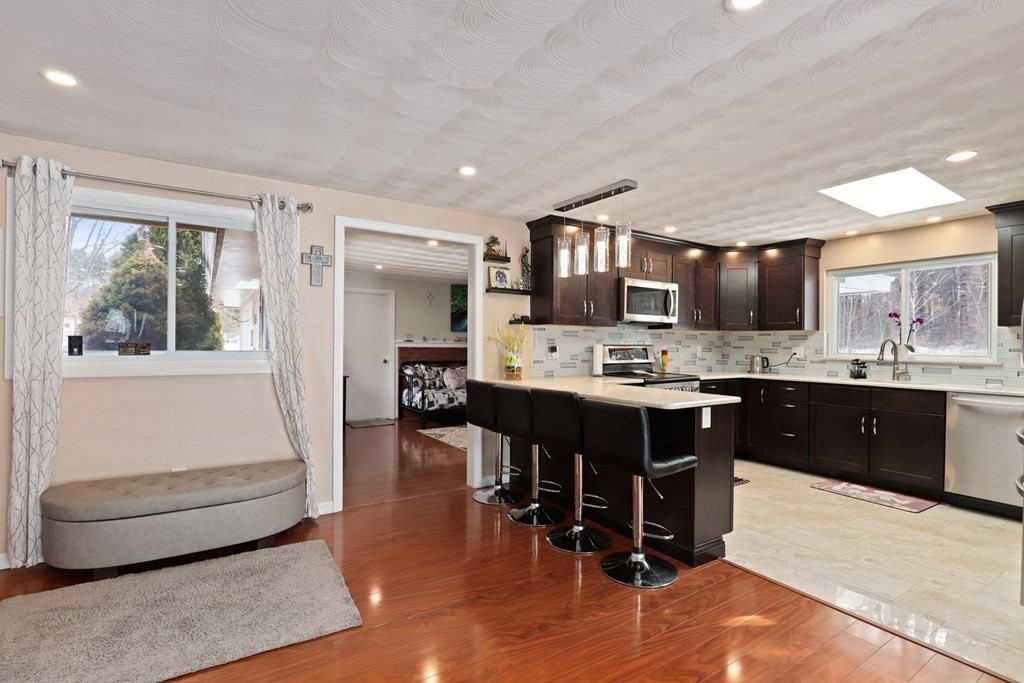 19 Jessie Road Chelmsford, MA 01824 - Photo 8 of 37 Gallery Image 8