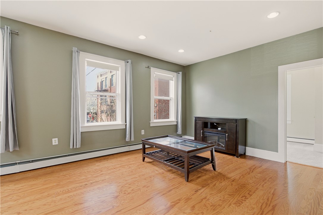 24 Spring Street Newport, RI 02840 - Photo 12 of 27
