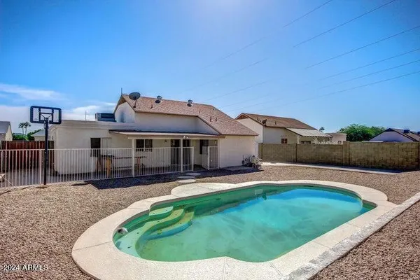$1,975 | 1208 East Wickieup Lane, Phoenix, AZ 85024