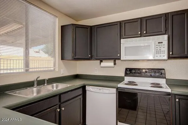$1,975 | 1208 East Wickieup Lane, Phoenix, AZ 85024