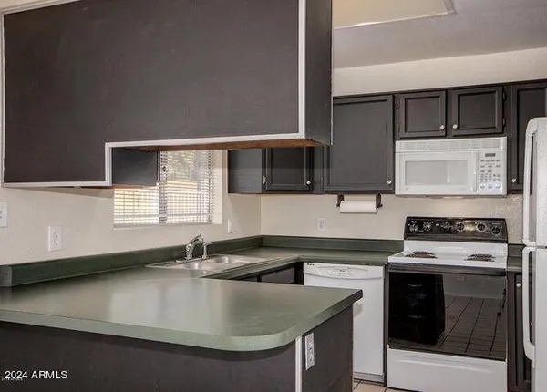 $1,975 | 1208 East Wickieup Lane, Phoenix, AZ 85024