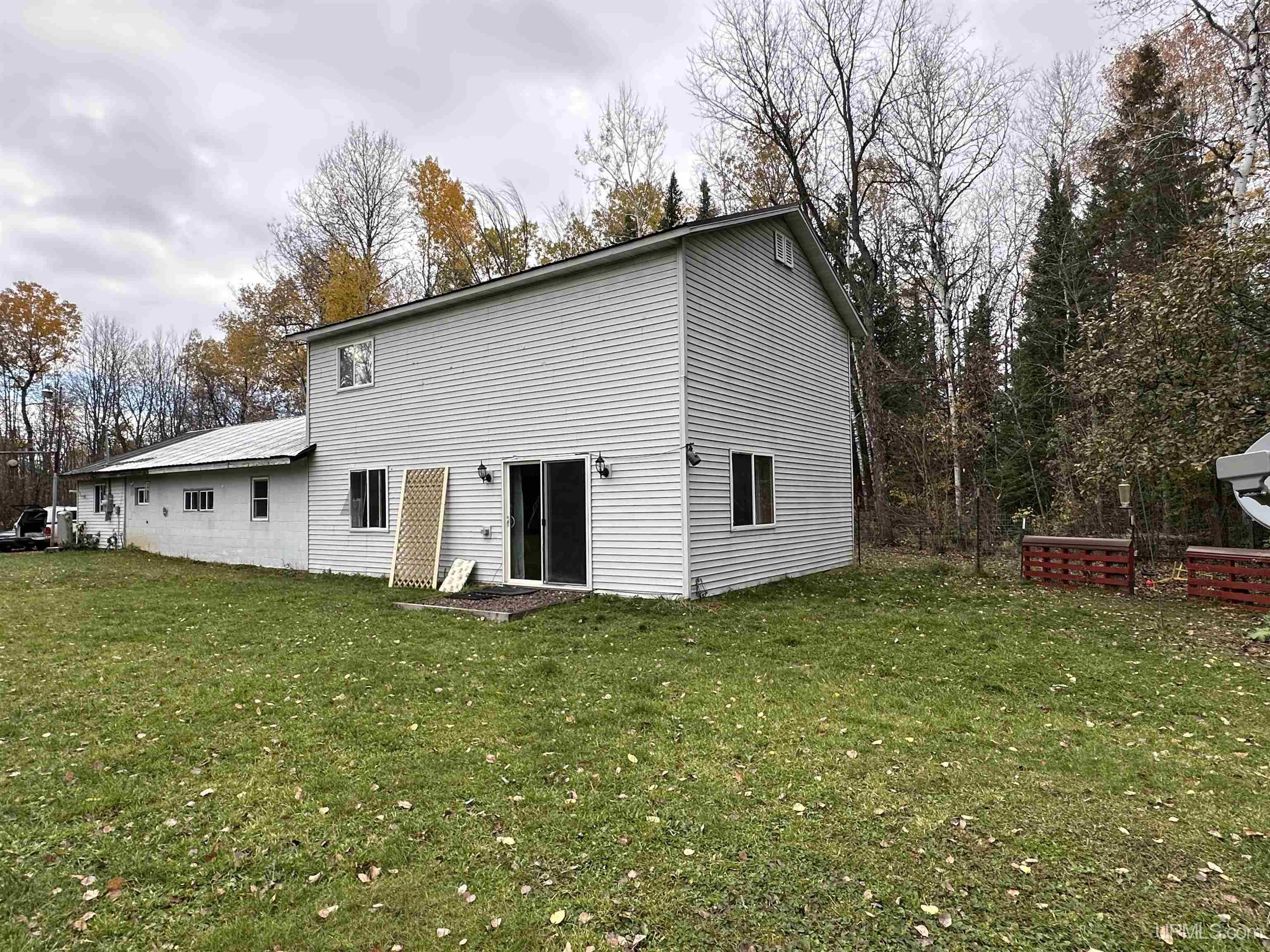 680 Johnson Road Wakefield, MI 49968 - Photo 2 of 27
