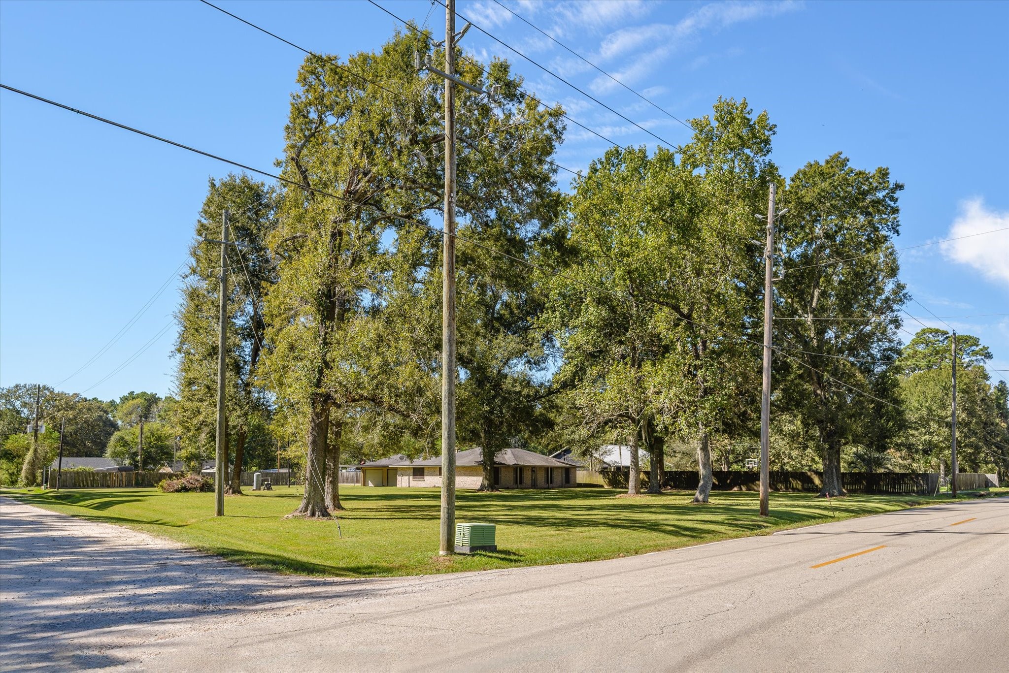 906 Havard Road Houston, TX 77336 - Photo 3 of 40 Gallery Image 3