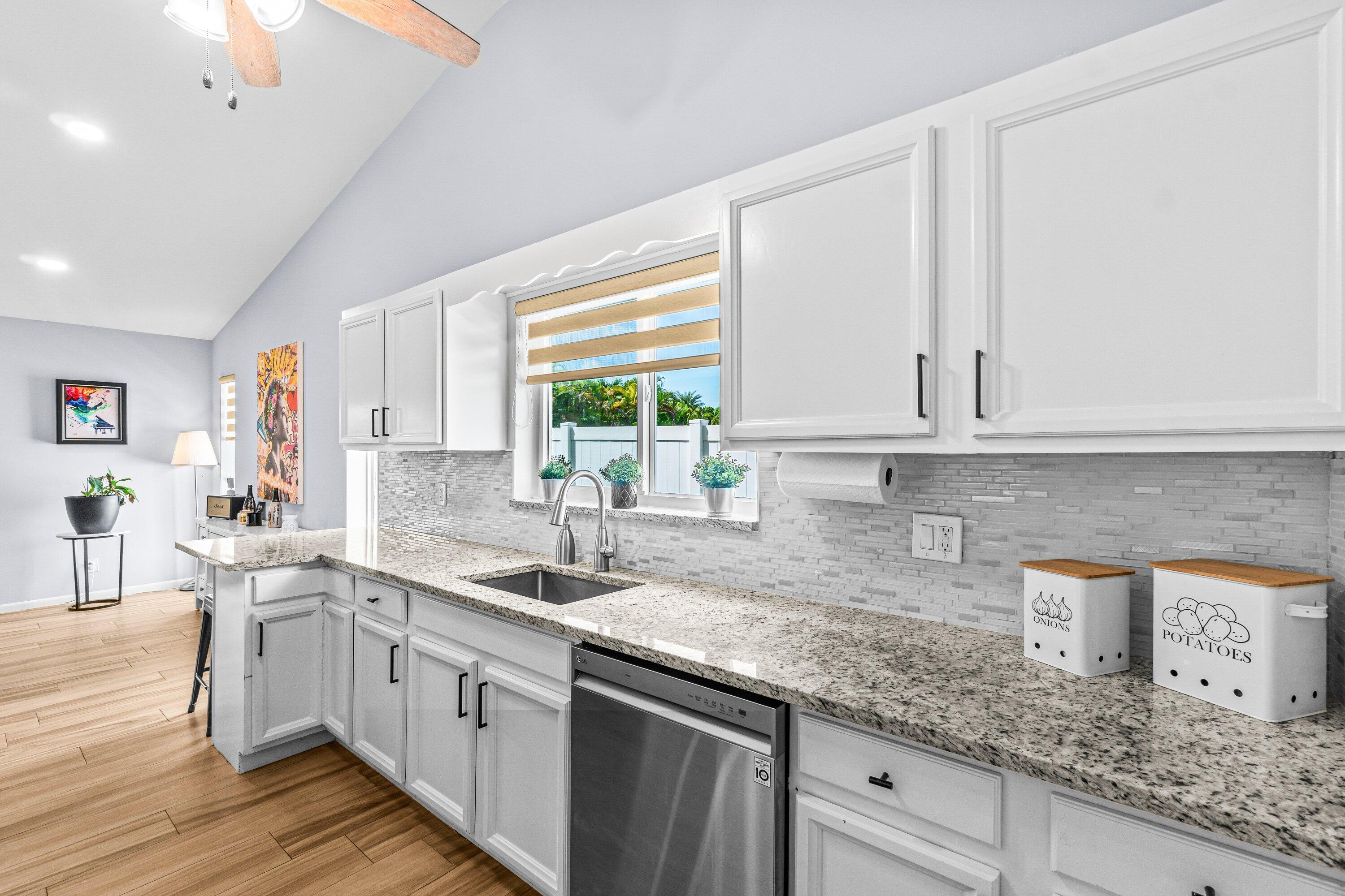 11372 Little Bear Way Boca Raton, FL 33428 - Photo 10 of 31 016-11372LittleBearWay-BocaRaton-FL-3342
