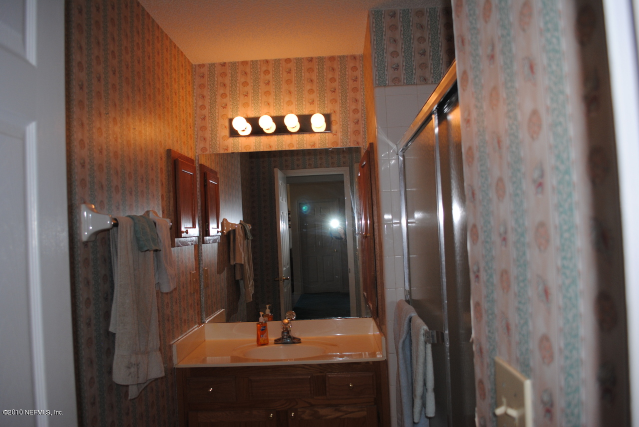 11883 Swooping Willow Road Jacksonville, FL 32223 - Photo 18 of 20 Second bathroom