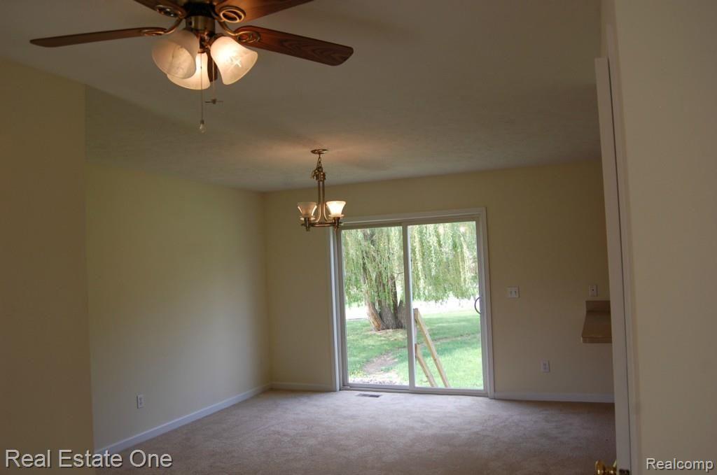 2411 Pleasant Ridge Howell, MI 48843 - Photo 7 of 32 2411 Pleasant Ridge 010.jpg