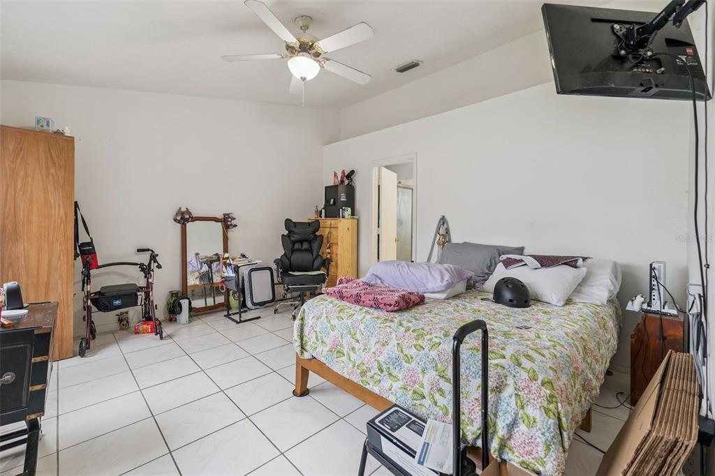 11340 Calgary Circle Tampa, FL 33624 - Photo 11 of 24