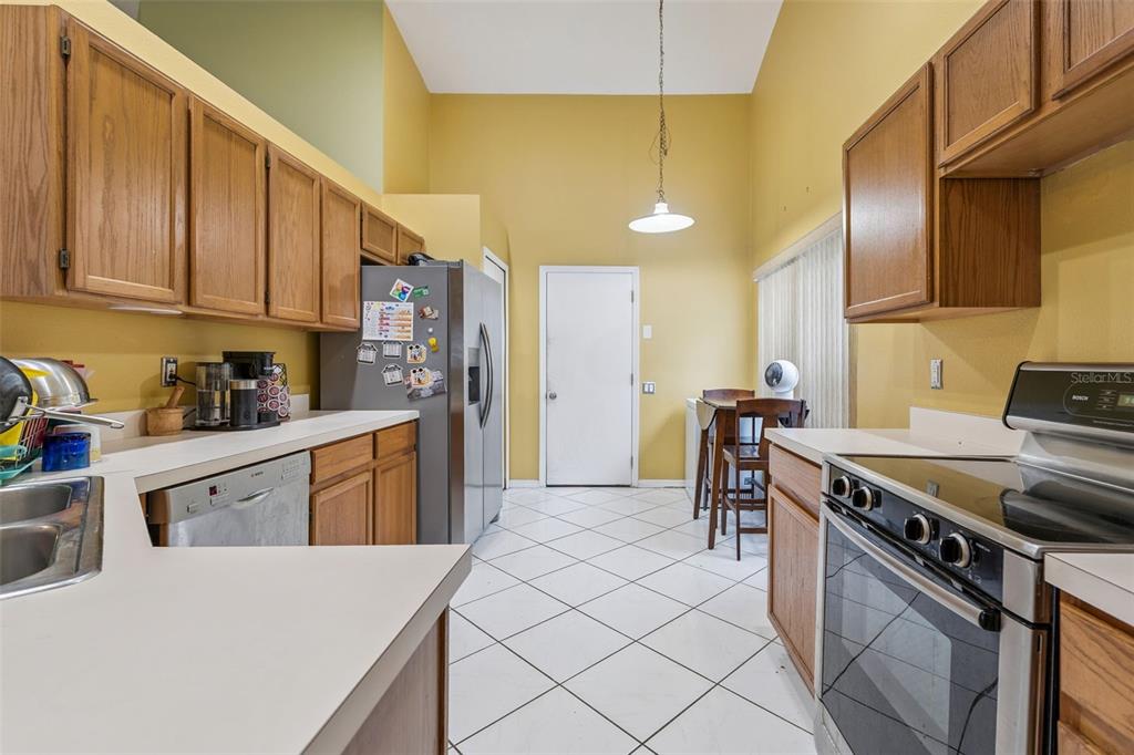 11340 Calgary Circle Tampa, FL 33624 - Photo 6 of 24