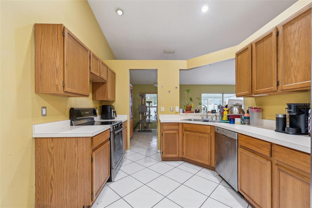 11340 Calgary Circle Tampa, FL 33624 - Photo 7 of 24