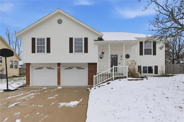 $335,000 | 1144 Southwest Trail Ridge Drive, Blue Springs, MO 64015