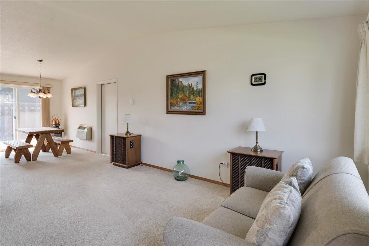 1712 Southwest 35th Street Redmond, OR 97756 - Photo 6 of 26 08-1712 SW 35th St, Redmond-8