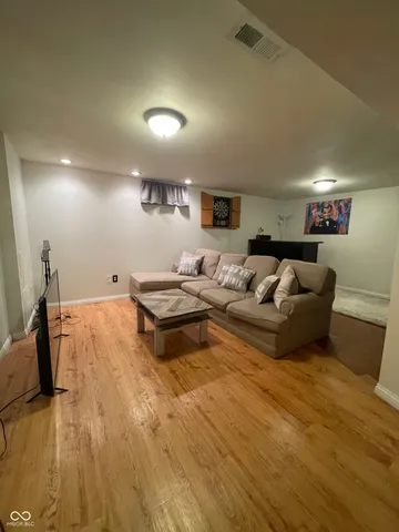 $1,800 | 924 Main Street, Beech Grove, IN 46107