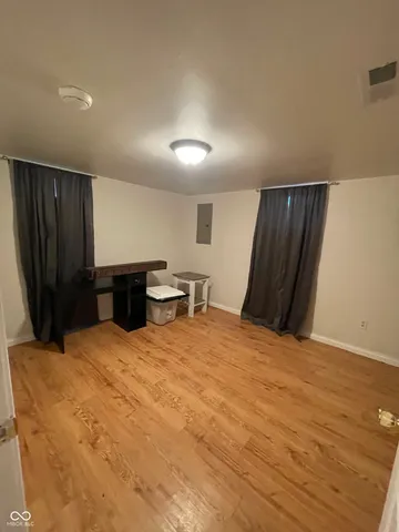 $1,800 | 924 Main Street, Beech Grove, IN 46107