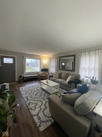 $1,800 | 924 Main Street, Beech Grove, IN 46107