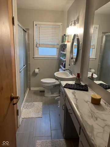 $1,800 | 924 Main Street, Beech Grove, IN 46107