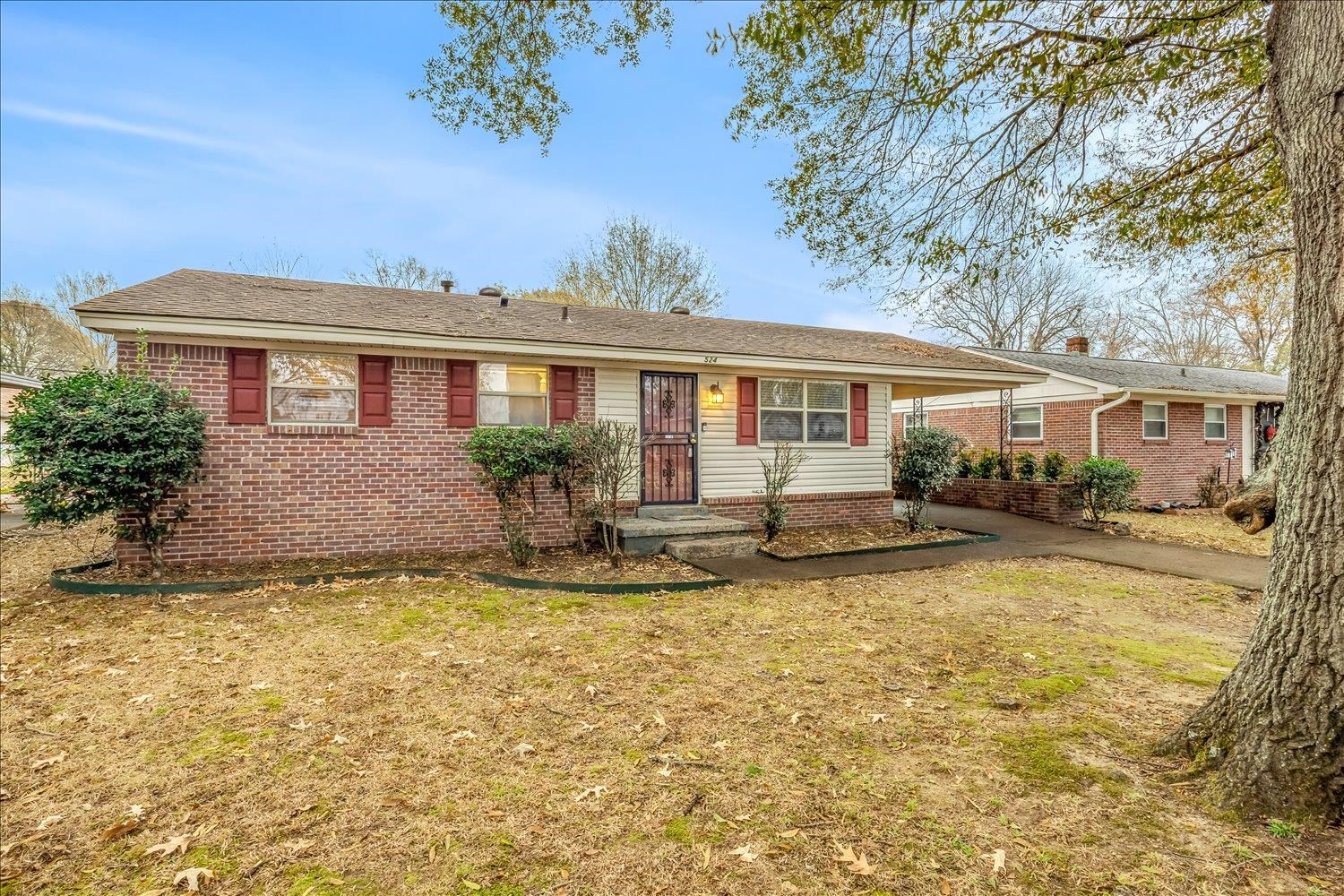 524 Mineral Road Memphis, TN 38120 - Photo 21 of 26 a view of a house with swimming pool and sitting area