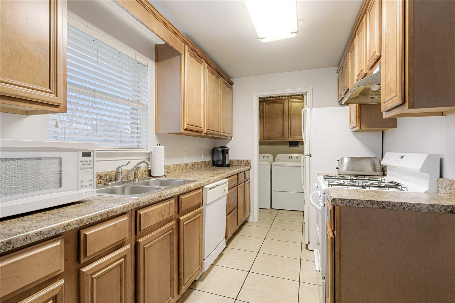 524 Mineral Road Memphis, TN 38120 - Photo 6 of 26 a kitchen with a sink stove and cabinets