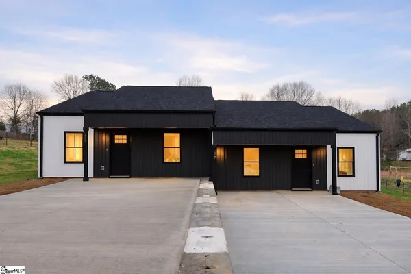 $399,990 | 285-287 Scenic Avenue, Campobello, SC 29322