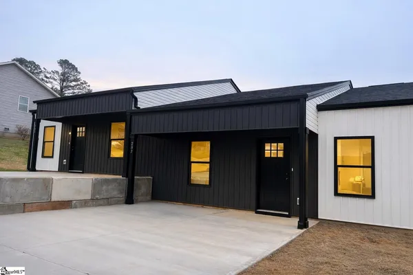 $399,990 | 285-287 Scenic Avenue, Campobello, SC 29322