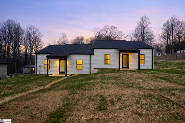 $399,990 | 285-287 Scenic Avenue, Campobello, SC 29322