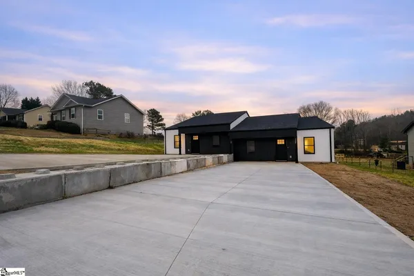 $399,990 | 285-287 Scenic Avenue, Campobello, SC 29322