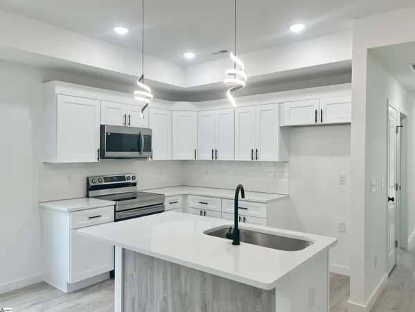 $399,990 | 285-287 Scenic Avenue, Campobello, SC 29322