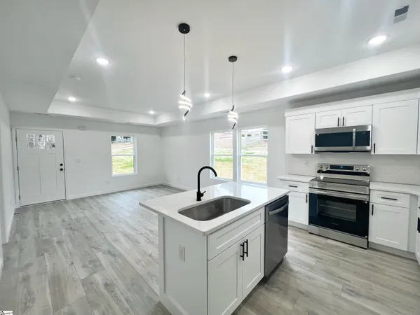 $399,990 | 285-287 Scenic Avenue, Campobello, SC 29322