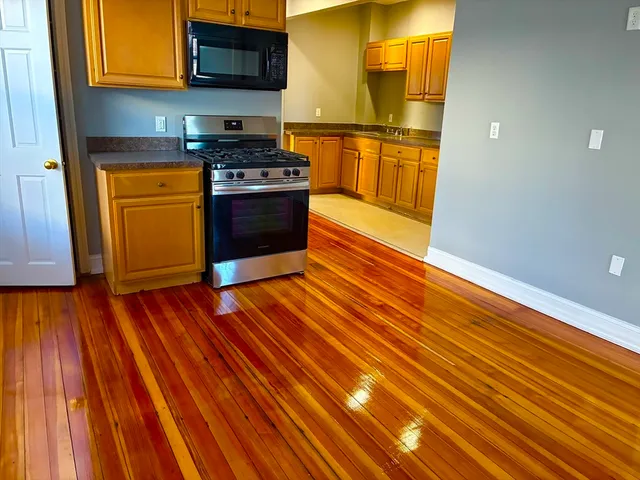 $2,300 | 129 South Elm Street, Unit 2R, Haverhill, MA 01835